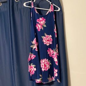 Floral dress and has pockets